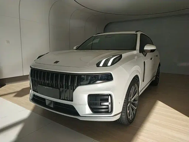 Фотография автомобиля — Lynk & Co 09