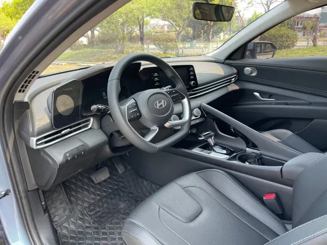 Hyundai Elantra — Фото автомобиля 14