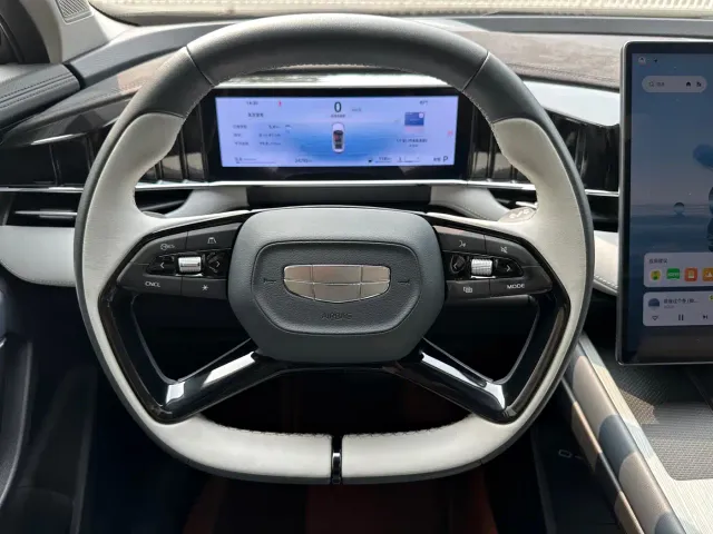 Geely Boyue L 2024 1.5TD DCT Premium Edition — Фото автомобиля 13