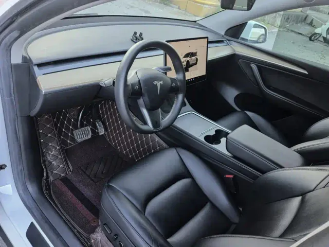 Tesla Model Y — Фото автомобиля 6
