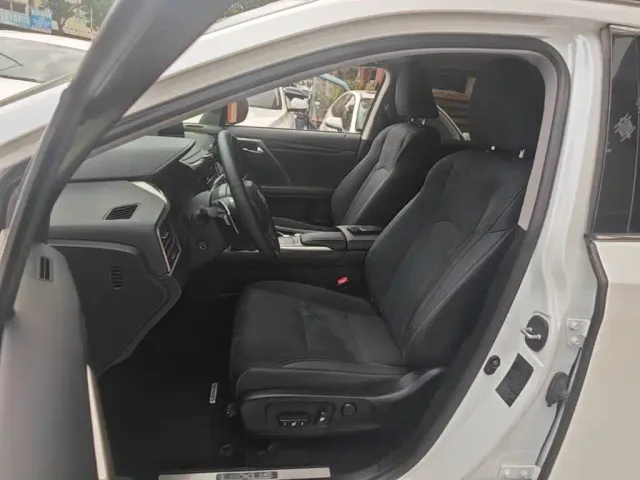 Lexus RX — Фото автомобиля 14
