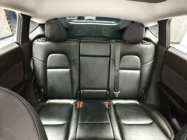 Tesla Model Y — Фото автомобиля 16