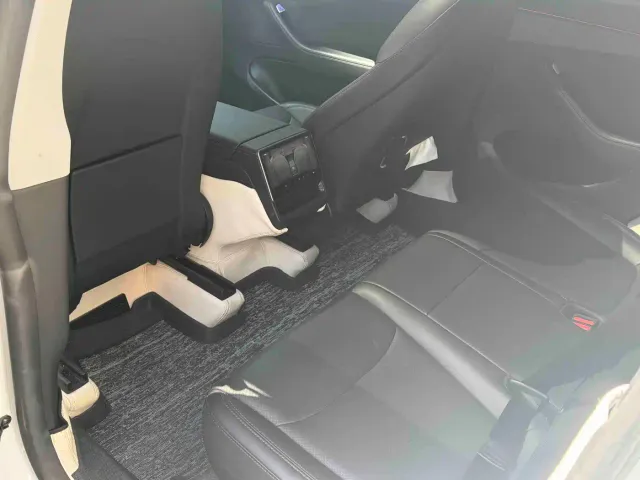 Tesla Model Y — Фото автомобиля 6