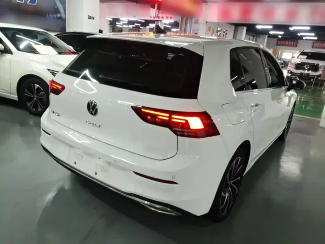 Volkswagen Golf — Фото автомобиля 6