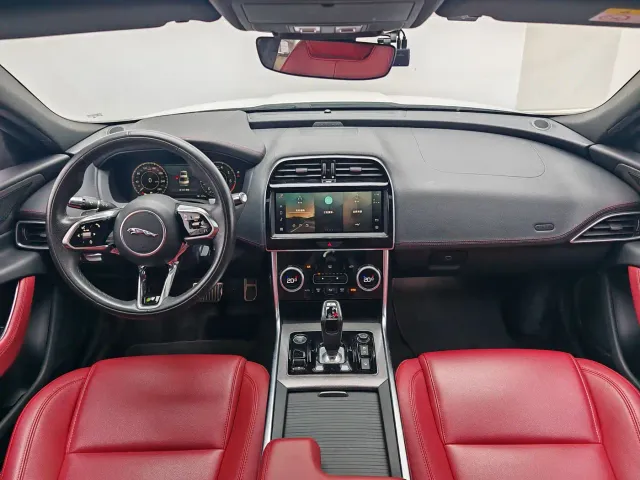 Jaguar XEL — Фото автомобиля 15