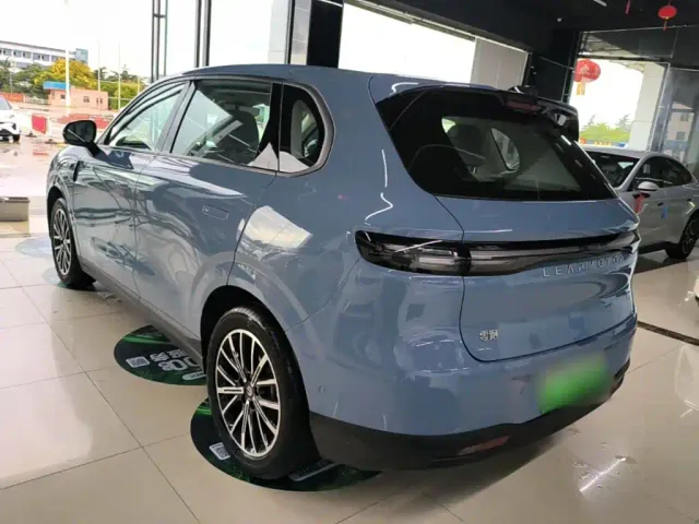 Leapmotor B10 — Фото автомобиля 4