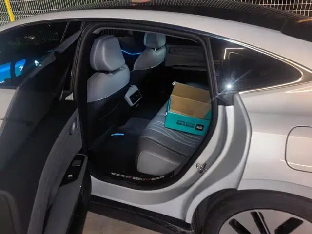 Geely Galaxy E8 — Фото автомобиля 11