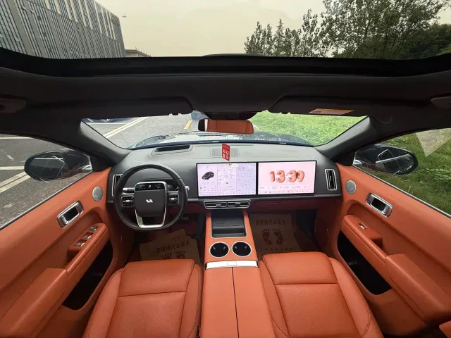 Li Auto L8 — Фото автомобиля 5
