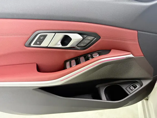 BMW 3 Series — Фото автомобиля 12