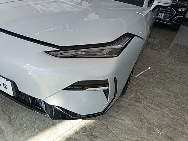 Geely Galaxy E8 — Фото автомобиля 23