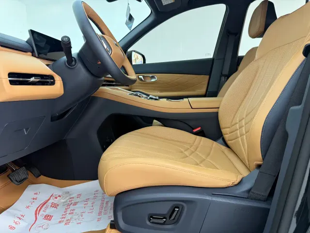 Geely Galaxy Starship 7 EM-i — Фото автомобиля 5