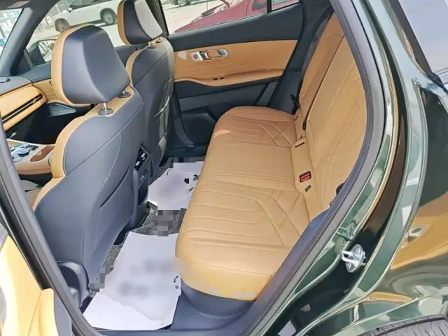 Geely Galaxy Starship 7 EM-i — Фото автомобиля 16