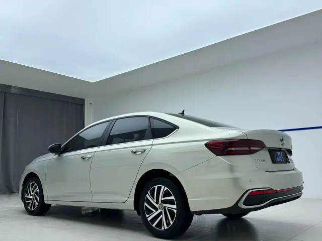 Volkswagen Lavida — Фото автомобиля 4