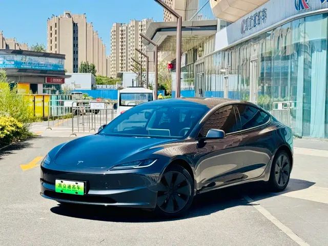 Фотография автомобиля — Tesla Model 3