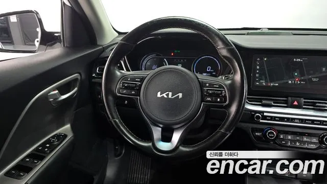 Kia Niro — Фото автомобиля 12