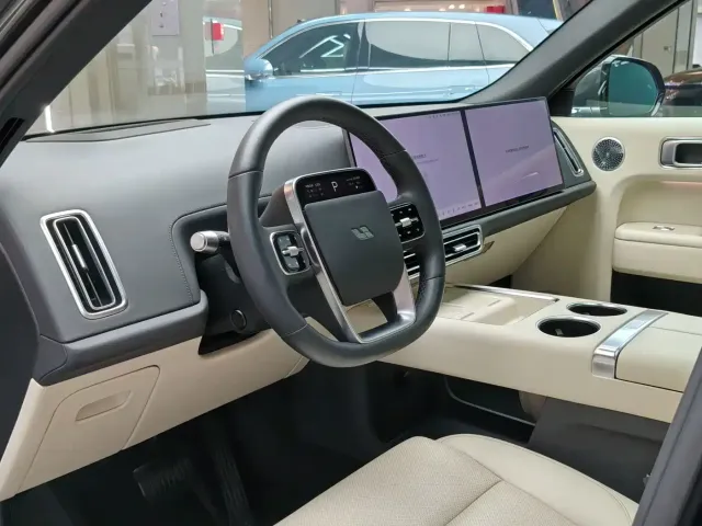 Li Auto L8 — Фото автомобиля 9