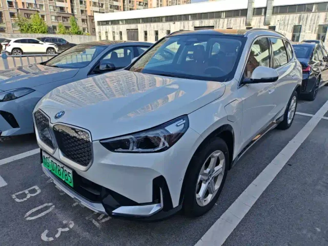 Фотография автомобиля — BMW iX1