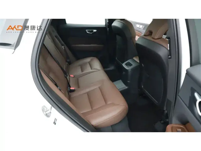 Volvo XC60 — Фото автомобиля 8