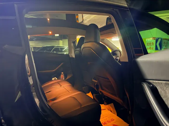 Tesla Model Y — Фото автомобиля 6