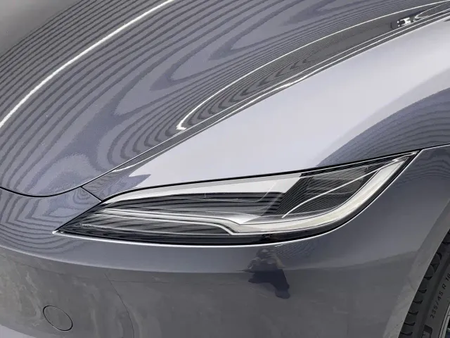 Tesla Model 3 — Фото автомобиля 18