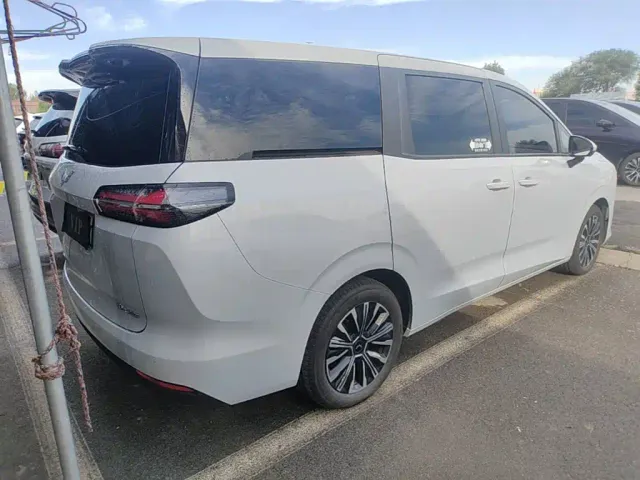 Wuling Starlight 730 — Фото автомобиля 6