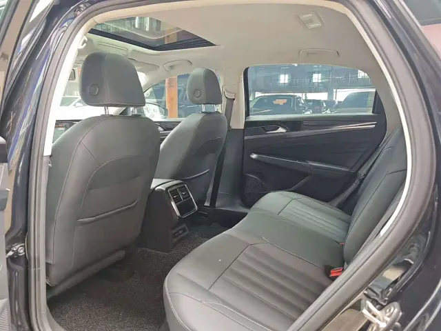 Volkswagen Passat — Фото автомобиля 6