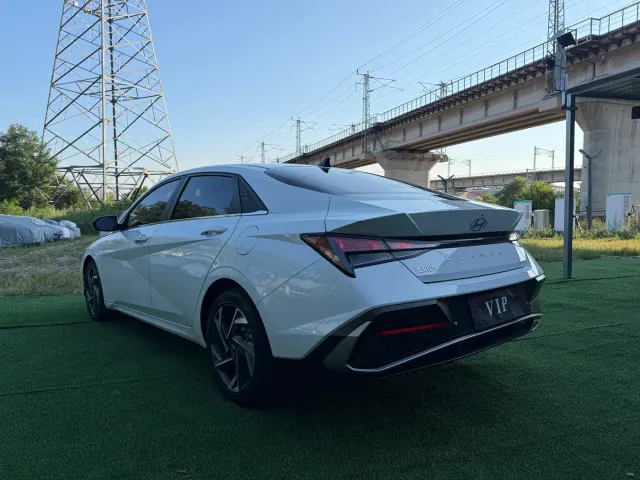 Hyundai Elantra — Фото автомобиля 4