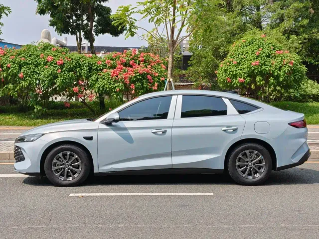 BYD Qin L — Фото автомобиля 7
