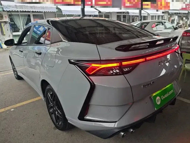 Dongfeng Yixuan — Фото автомобиля 4