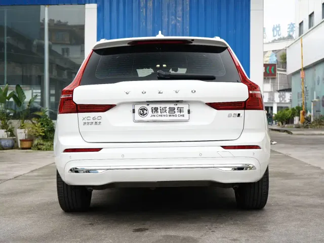 Volvo XC60 — Фото автомобиля 4