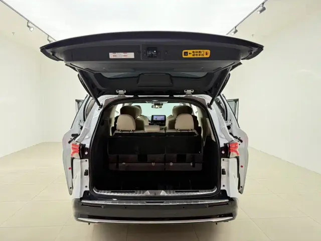 Toyota Sienna — Фото автомобиля 7