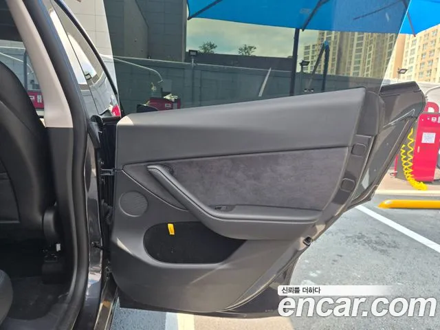 Tesla Model Y — Фото автомобиля 6
