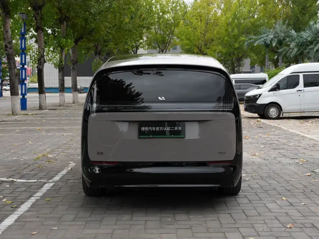 Li Auto MEGA — Фото автомобиля 6