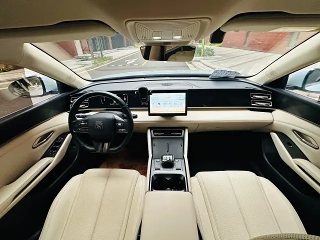 BYD Qin L — Фото автомобиля 15
