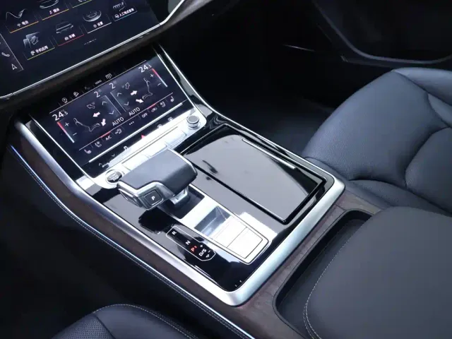 Audi Q7 — Фото автомобиля 12