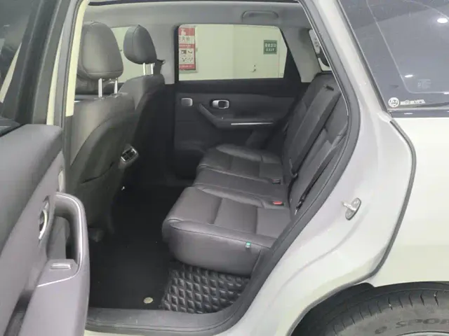 Leapmotor C10 — Фото автомобиля 11