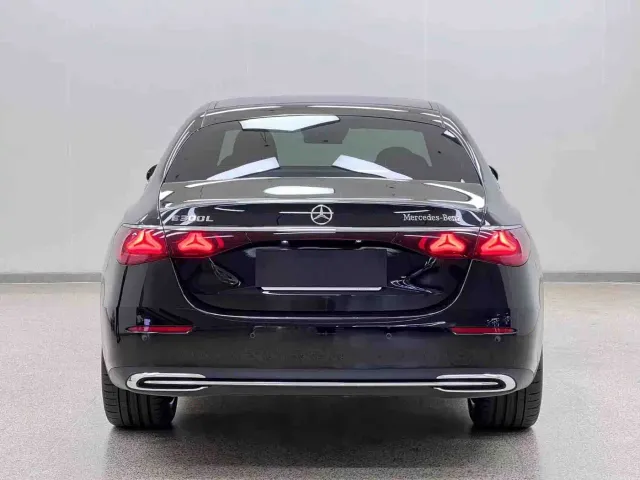 Mercedes-Benz E-Class — Фото автомобиля 6