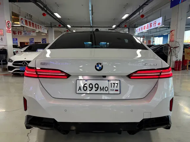 BMW 5 Series — Фото автомобиля 5