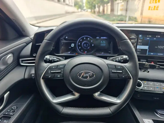 Hyundai Elantra — Фото автомобиля 13