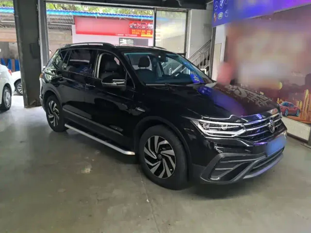 Volkswagen Tiguan L — Фото автомобиля 3