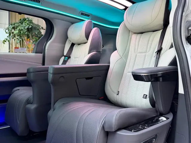 Toyota Sienna — Фото автомобиля 10