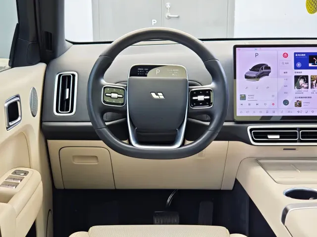 Li Auto L8 — Фото автомобиля 13