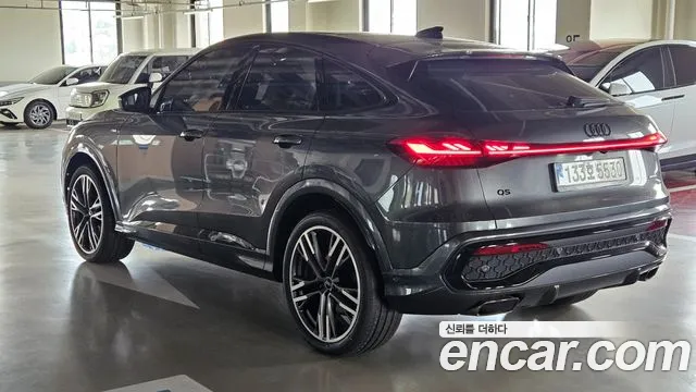 Audi Q5 45 TFSI quattro Sportback S Line Black Edition — Фото автомобиля 4