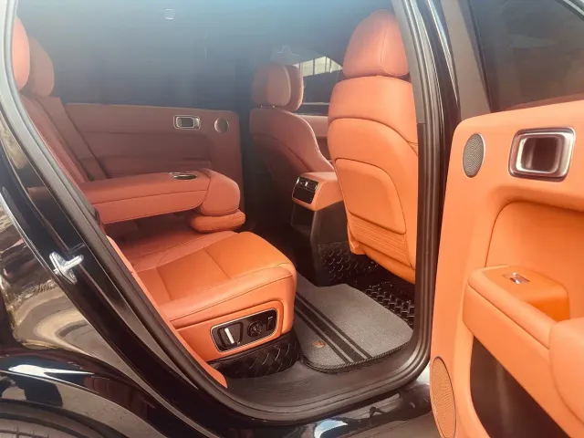 Li Auto L7 — Фото автомобиля 10
