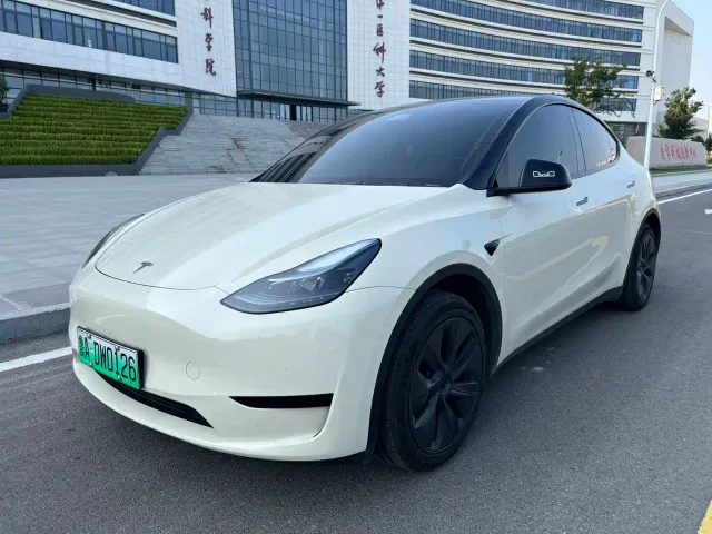 Фотография автомобиля — Tesla Model Y