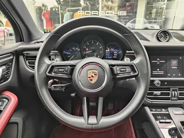 Porsche Macan — Фото автомобиля 11