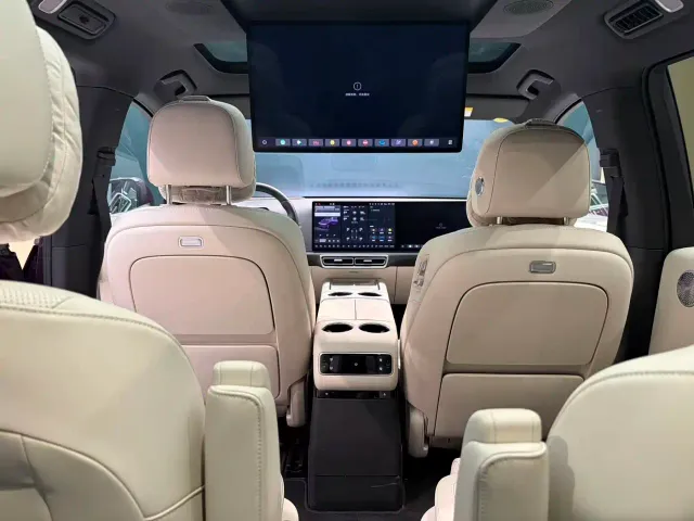 Li Auto L9 — Фото автомобиля 13