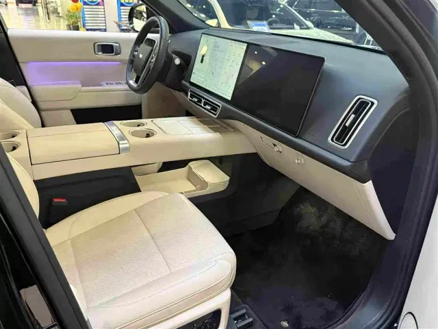 Li Auto L9 — Фото автомобиля 9