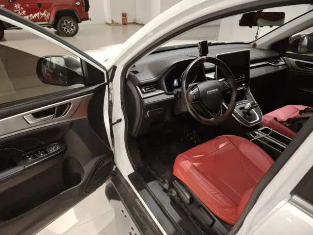 Haval M6 — Фото автомобиля 11
