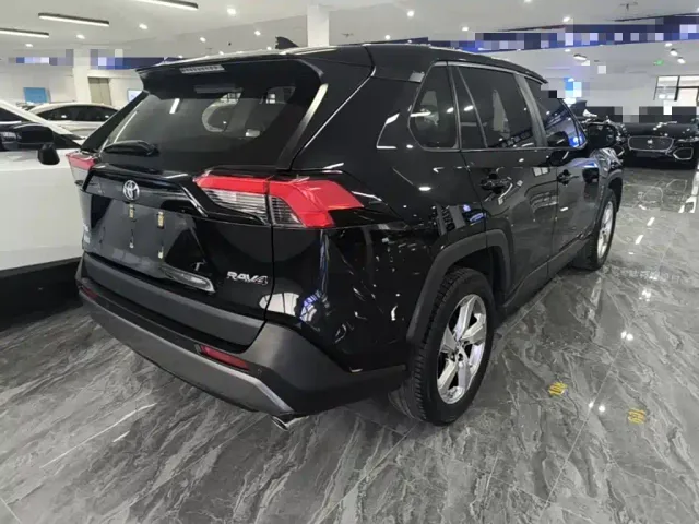 Toyota RAV4 — Фото автомобиля 6